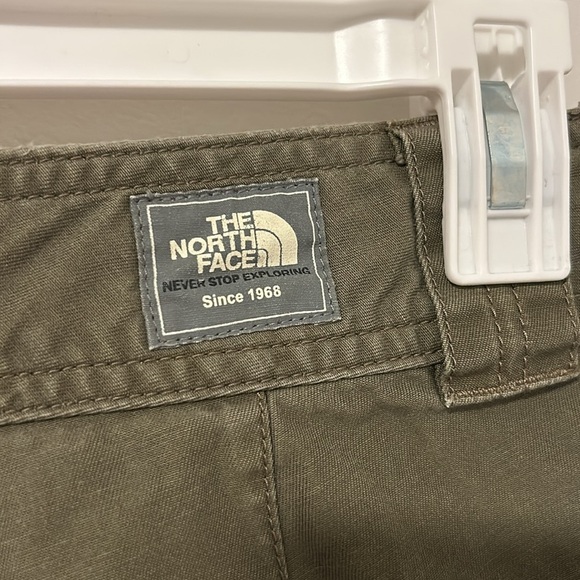 North Face Army Green Pocket Front Shorts Size 4 - Picture 4 of 4